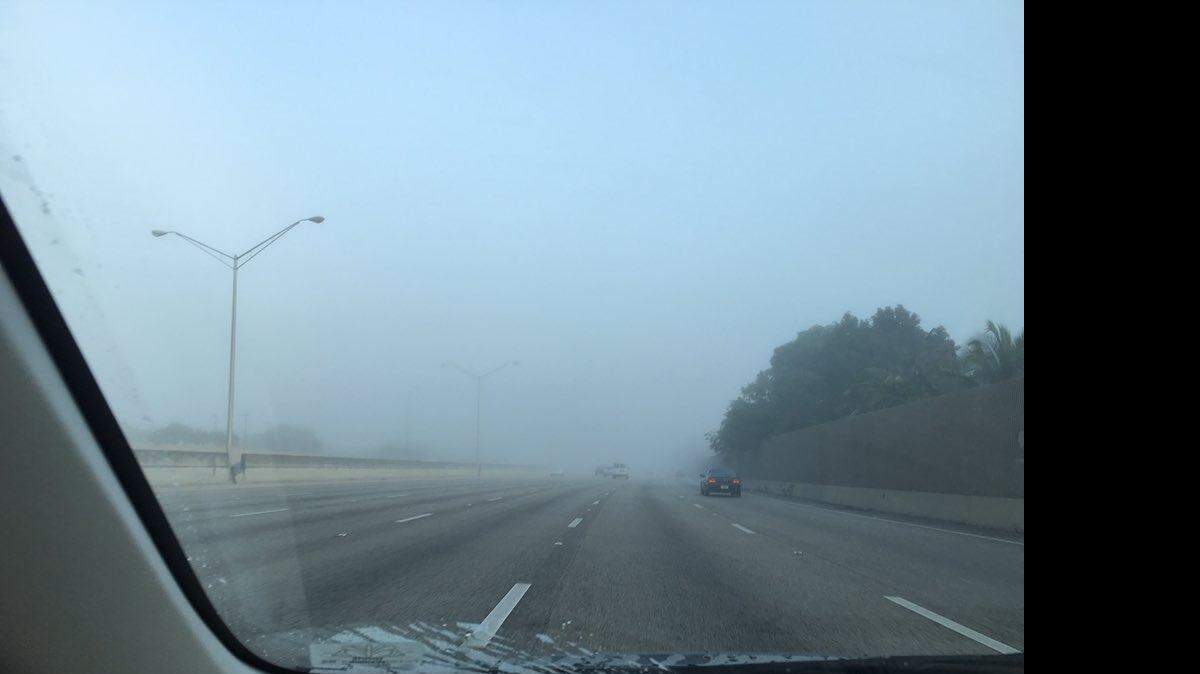 La neblina en Miami la mañana del sábado 16 de enero de 2016. Foto compartida por uno de nuestros lectores en su cuenta de Twitter @darnelmanes.