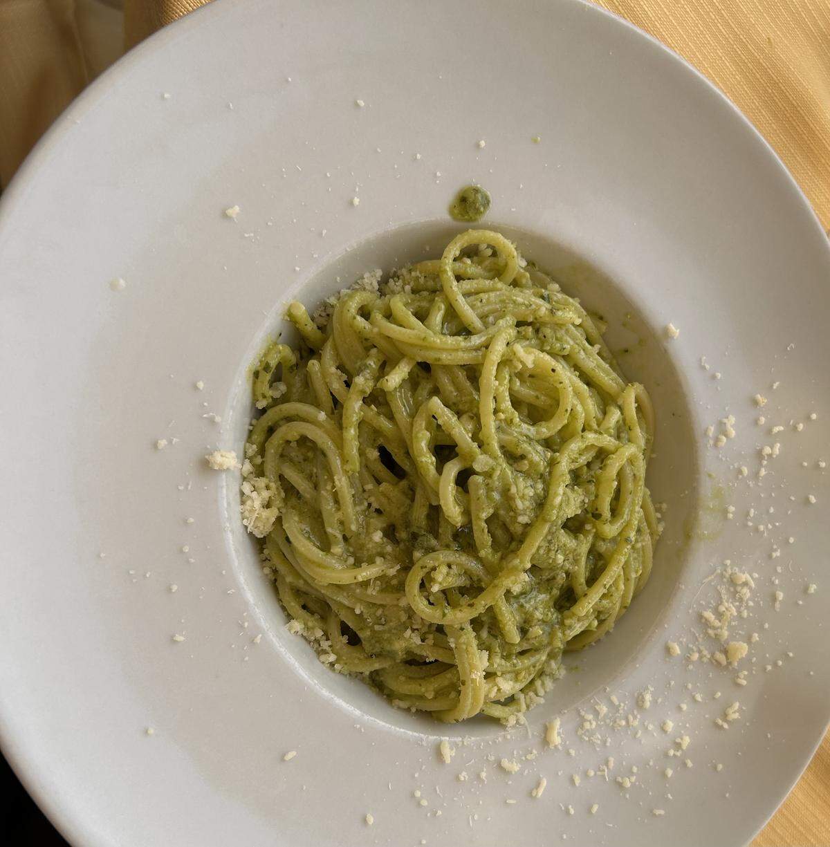 Spaghetti al Pesto en el Ristorante Tucci.