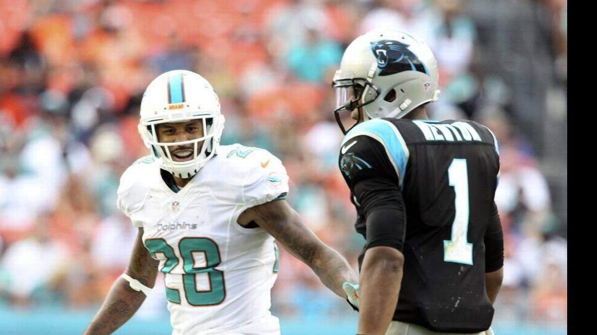 El jugador de los Miami Dolphins,durante un partido en el Sun Life Stadium en Miami Gardens el 24 de noviembre de 2013. CHARLES TRAINOR JR ctrainor@miamiherald.com