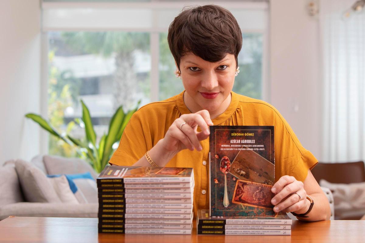 La profesora Deborah Gómez, PhD, presenta el 5 de octubre en Books and Books su libro investigativo sobre la industria azucarera en Cuba, ‘Azucar agridulce’.