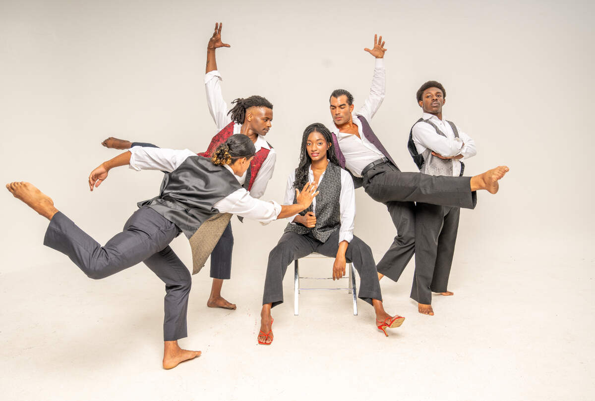 Los bailarines de Peter London Global Dance Company en “After Landing”.