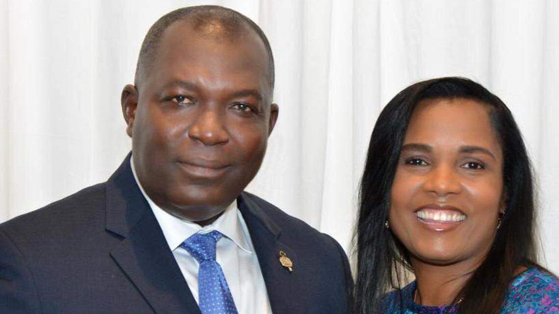 ICE arresta a la pareja del exalcalde de North Miami mientras el gobierno busca quitarle la ciudadanía