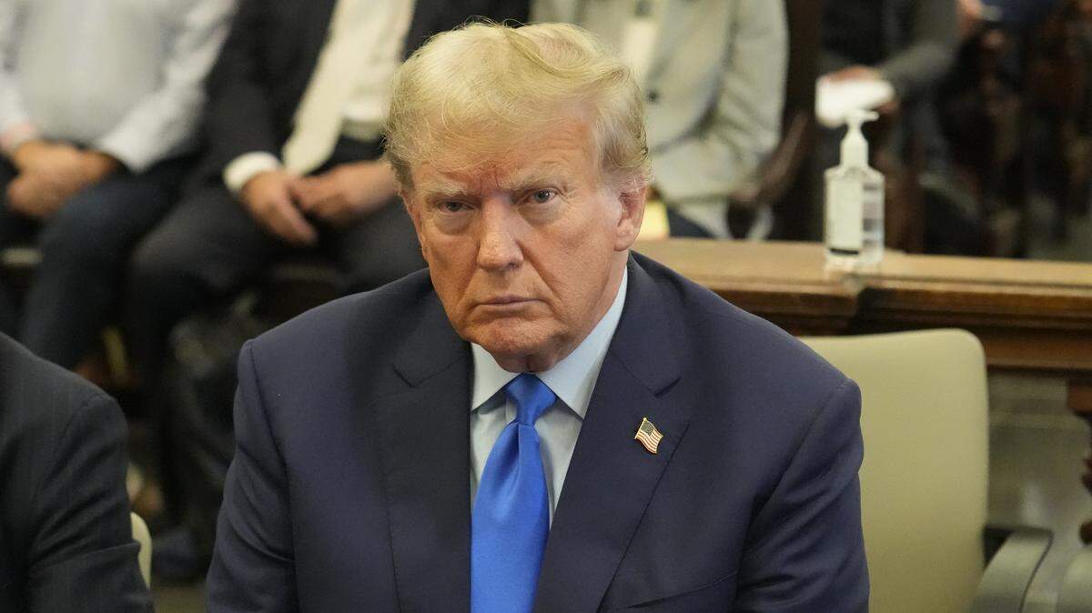 El expresidente Donald Trump asiste al Tribunal Supremo Estatal de Nueva York en Manhattan, el lunes 2 de octubre de 2023, en donde enfrenta un juicio por fraude.