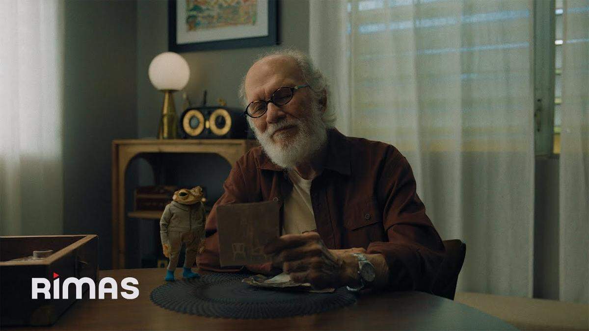 El cineasta y actor Jacobo Morales es el protagonista del cortometraje ‘DeBÍ TiRAR MáS FOToS’.