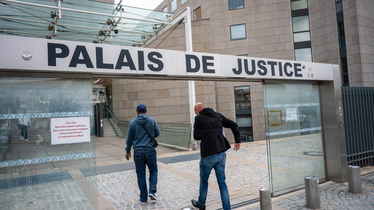 El tribunal de Avignon durante el juicio contra Dominique Pelicot, expareja de Gisele Pelicot, acusado de drogarla durante casi diez años e invitar a desconocidos a violarla en su casa de Mazan, una pequeña ciudad del sur de Francia, en Avignon, el 30 de septiembre de 2024.