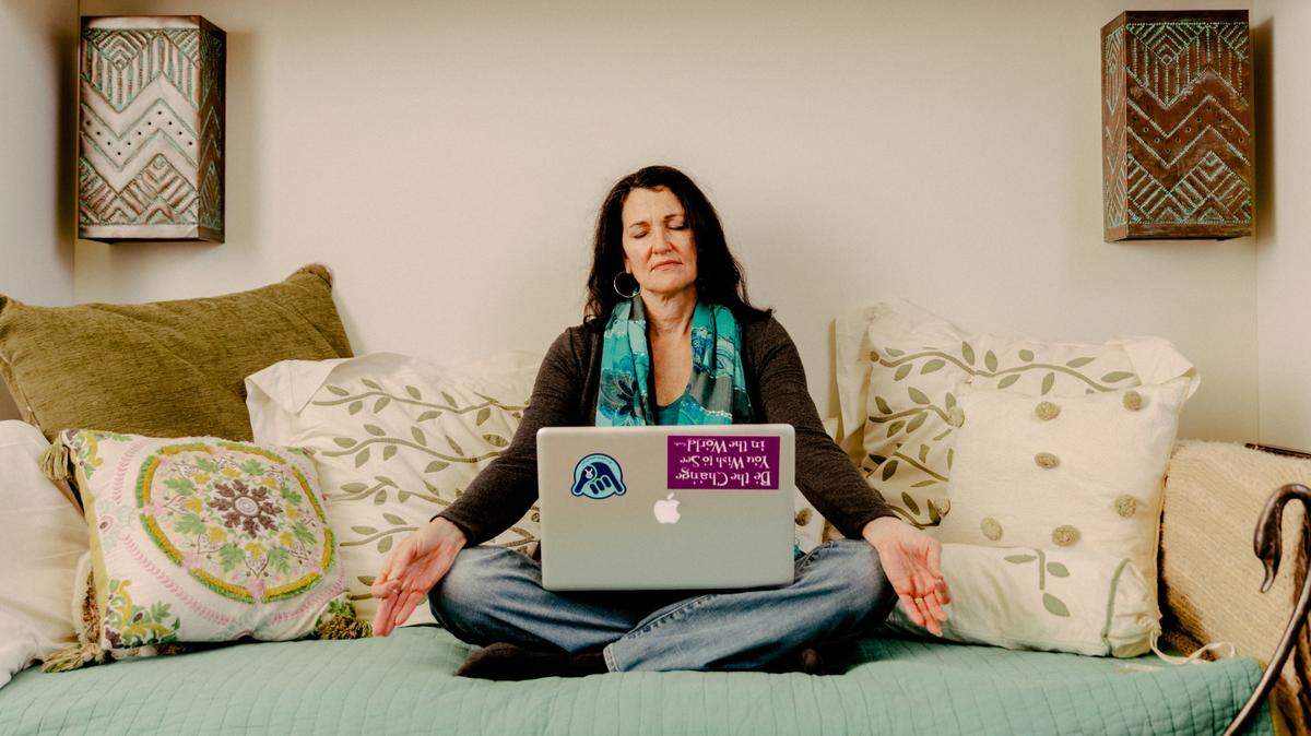 Susan Pannier-Cass, directora espiritual y ministra ordenada. A diferencia de los terapeutas, los directores espirituales no son médicos clínicos con licencia.