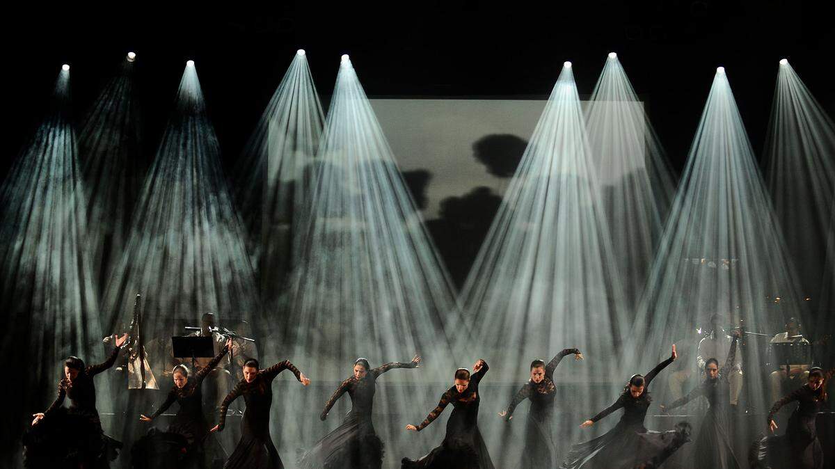  “América Viva” es un recorrido escénico y musical por el mestizaje americano. 