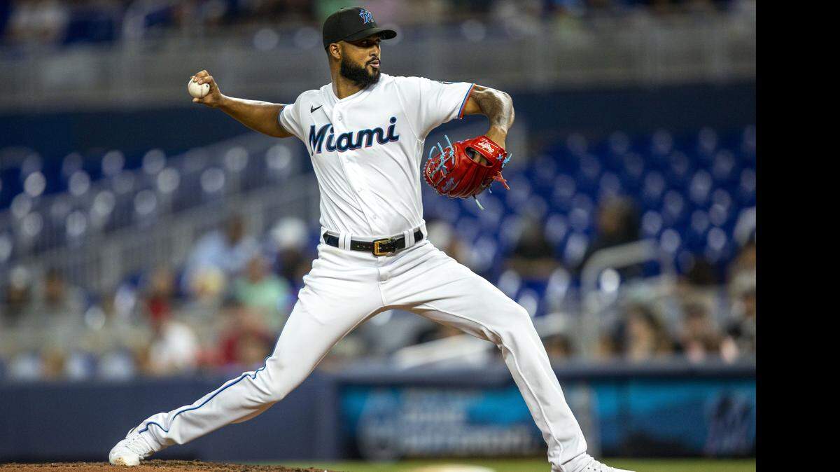 El derecho dominicano Sandy Alcántara abrirá por sexta vez consecutiva un Día Inaugural con los Marlins cuando enfrente a los Rockies de Colorado, el viernes en el loanDepot park en Miami. 