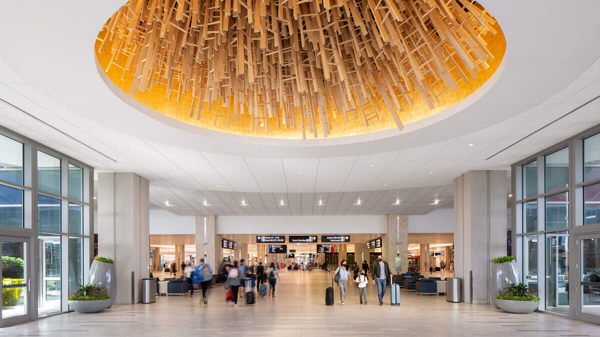 Otra de arte en la terminal principal del Aeropuerto Internacional de Tampa.