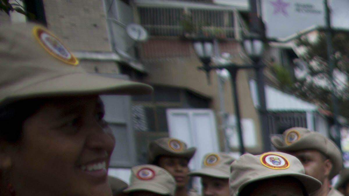 Miembros de la Milicia Bolivariana durante su celebración del séptimo aniversario, frente al Palacio Presidencial de Miraflores en Caracas, Venezuela, el lunes 17 de abril de 2017.