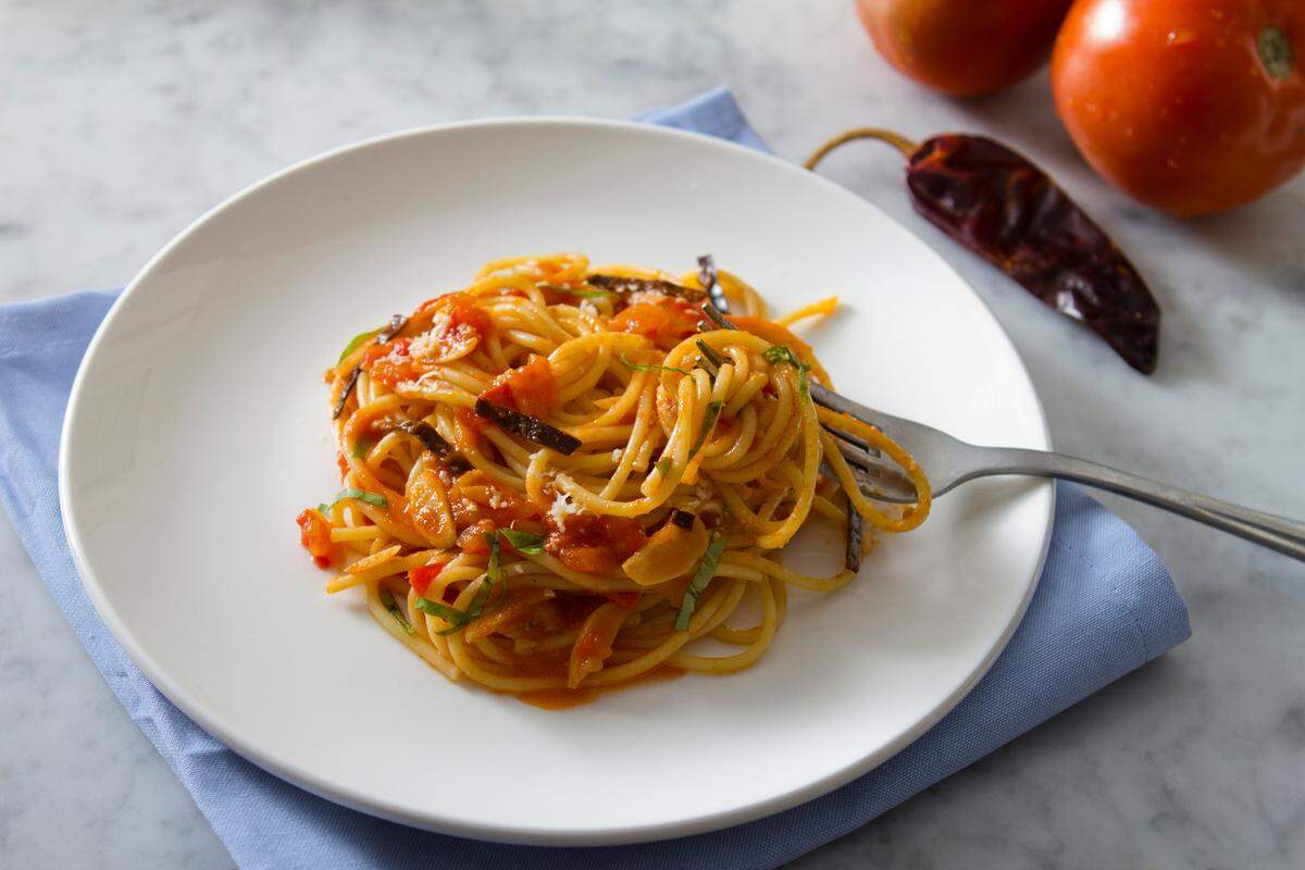 Pasta Pomodoro con Chile Guajillo.