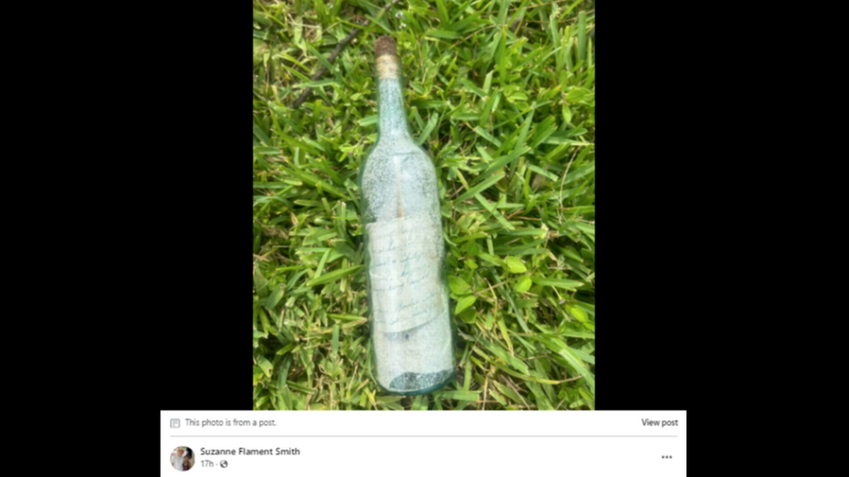 Suzanne Flament Smith encuentra en bahía de la Florida un mensaje de 79 años de antigüedad en una botella tras el paso del huracán Debby. 