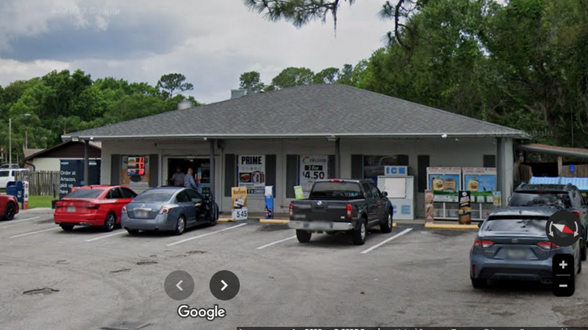 Brenda Dozier Dozier compró el afortunado boleto de $5 en la tienda de víveres Upsala Grocery en Sanford, y “el establecimiento recibirá una bonificación de $2,000 por haber vendido el boleto”, dijo la lotería.   