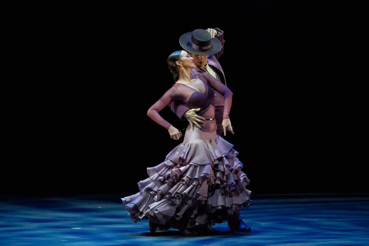 Débora Martínez y Matías López en “Eterna Iberia”, de Antonio Najarro.
