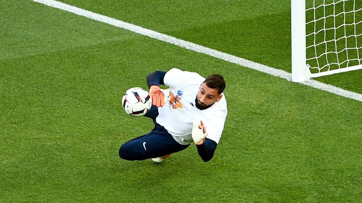 La policía francesa está investigando el robo a mano armada en la casa del portero del Paris Saint-Germain Gianluigi Donnarumma.