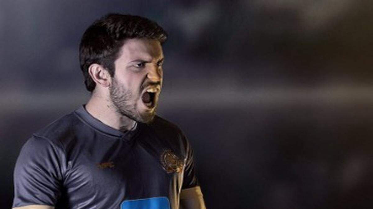 Bruno Uvini fue advertido por haber comido con su mujer en el sector de varones de un restaurante. El brasileño, que juega en el club Al Nassr de Riad, prometió no repetir el acto al ser informado de que en Arabia Saudita los hombres y mujeres deben ir por separado en los lugares públicos.
