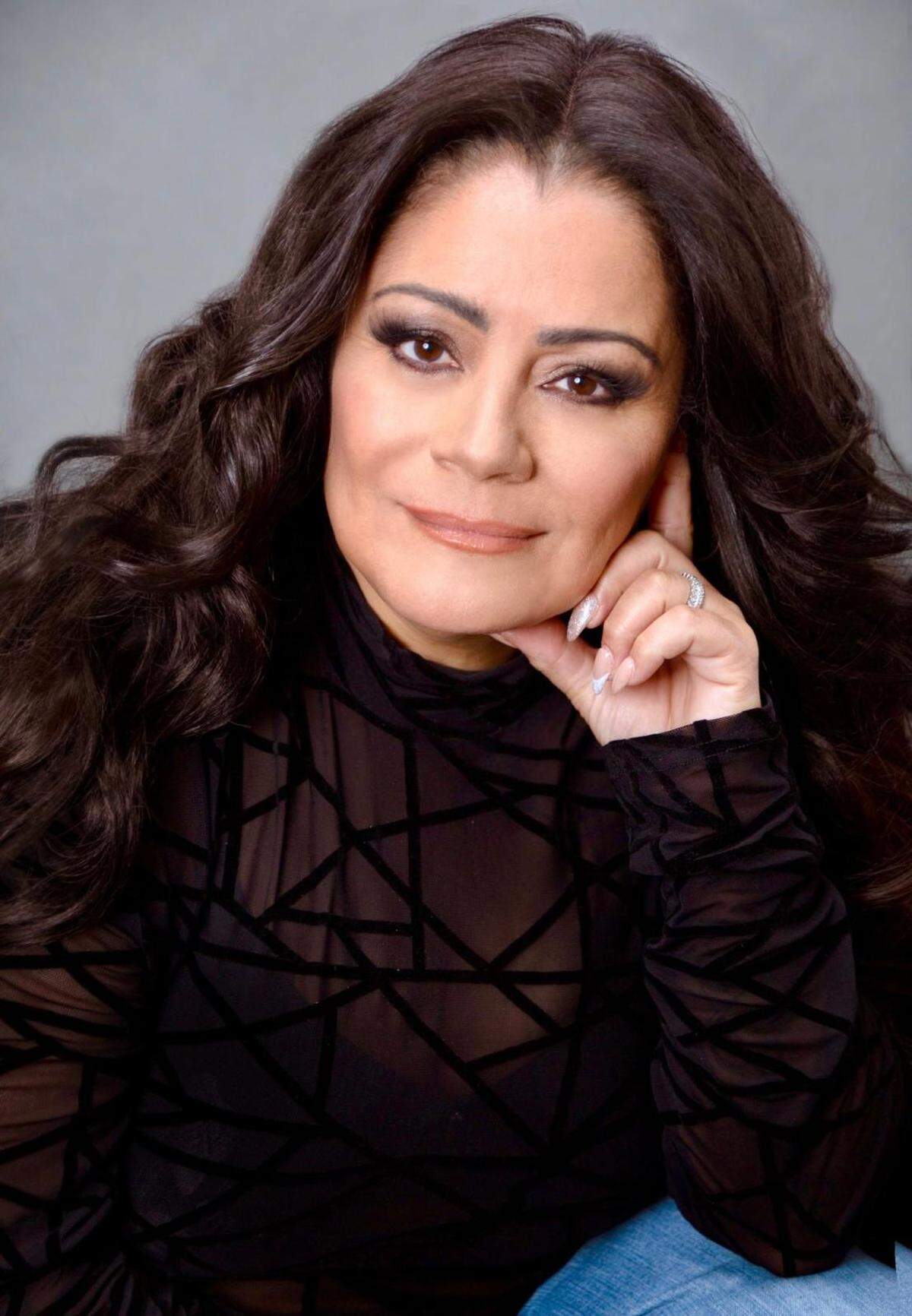 Lisa Lisa, de origen puertorriqueño, aportó canciones como “Can you feel the beat” y “I Wonder If I Take You Home”.