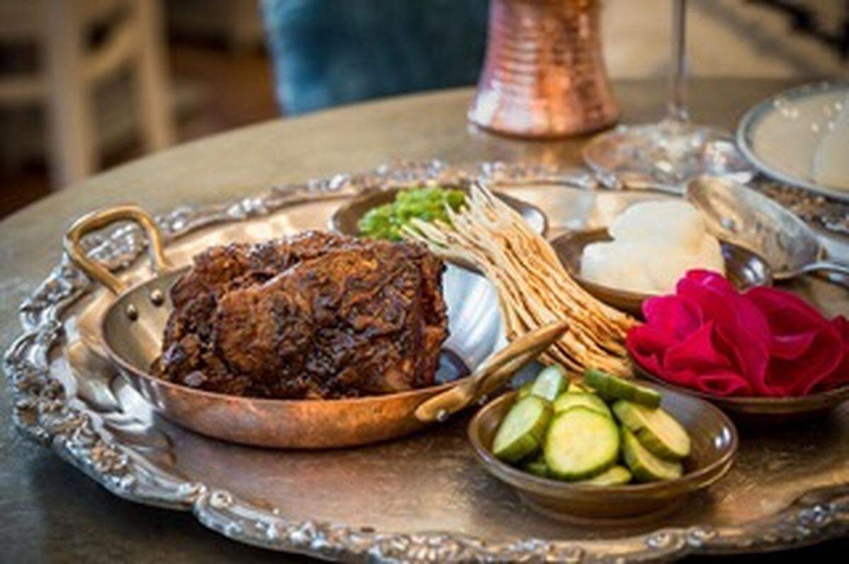 Conocido por su versión de la cocina mediterránea, Byblos ofrece a sus comensales todos&nbsp; los platillos estrella de su menú.