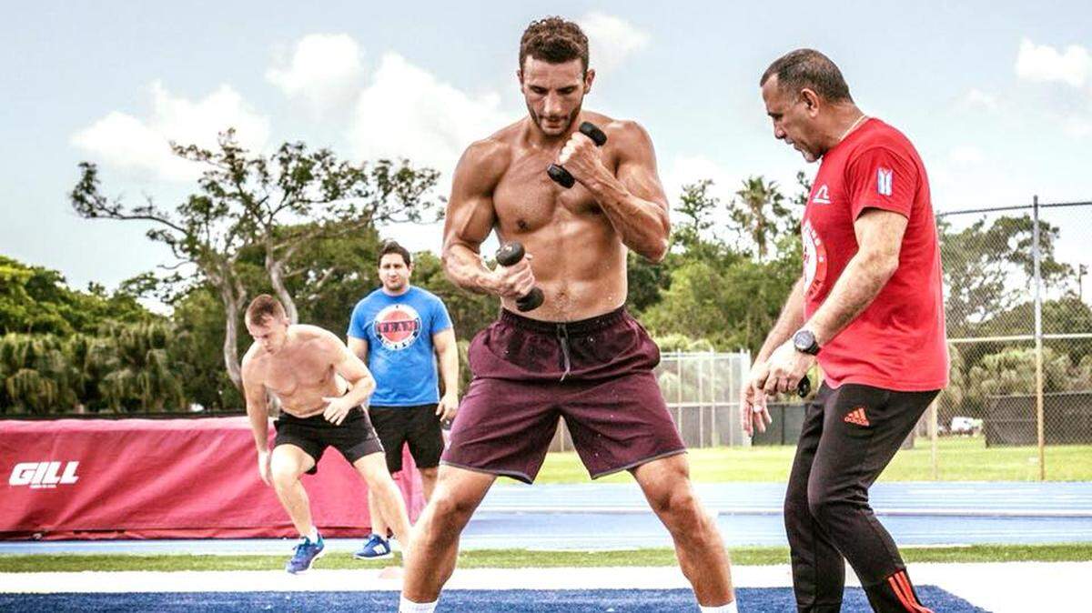 Pedro Díaz durante un entrenamiento en Miami con Noel Gevor Mikaelian.