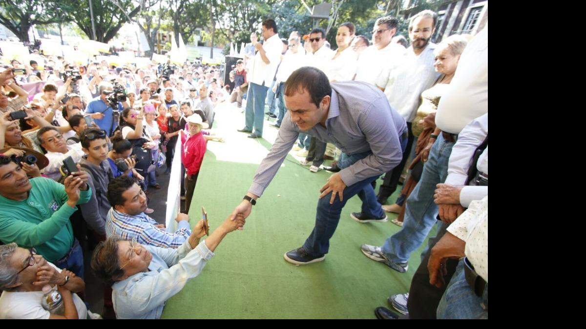Tras 36 horas de ayuno la exestrella del fútbol mexicano y actual alcalde de la ciudad de Cuernavaca, Cuauhtémoc Blanco, levantó este domingo la huelga de hambre que mantenía contra el juicio político que busca destituirlo del cargo.
