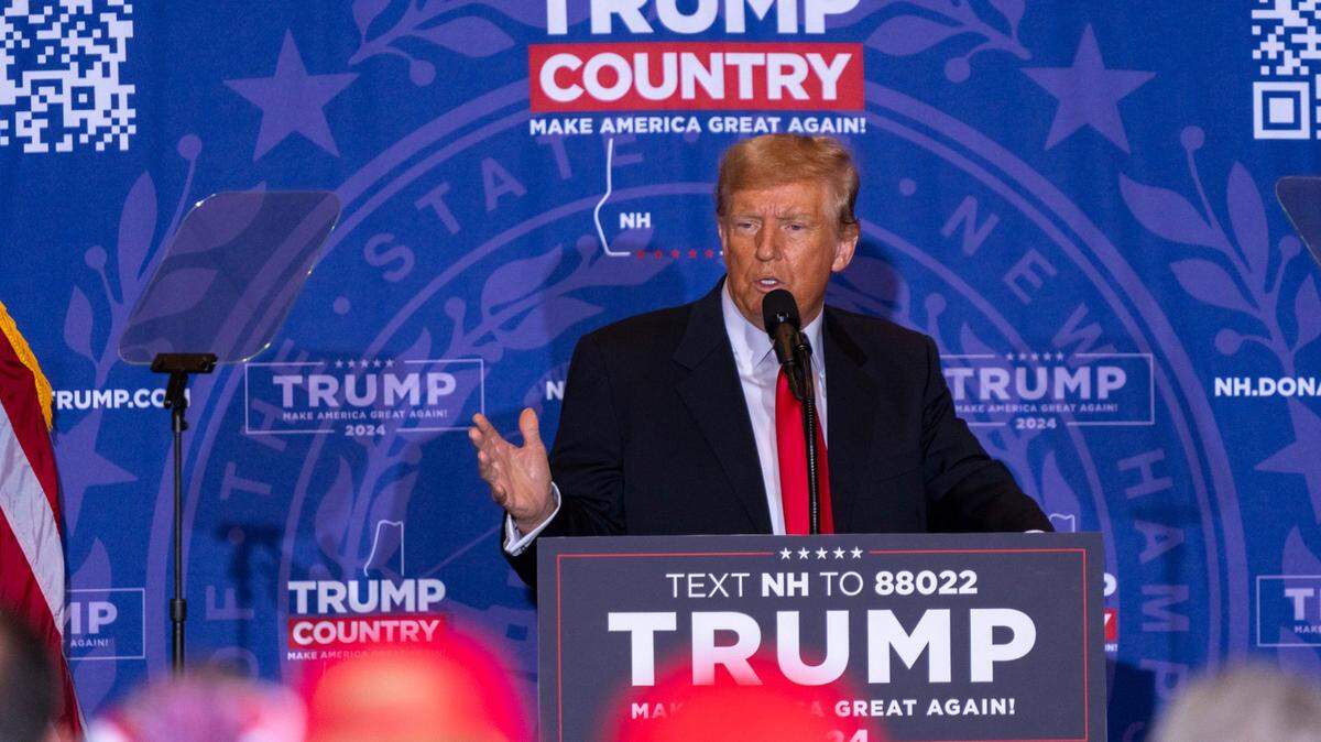 El expresidente Donald Trump da un discurso en un mitin en Atkinson, Nueva Hampshire, el martes 16 de enero de 2024.