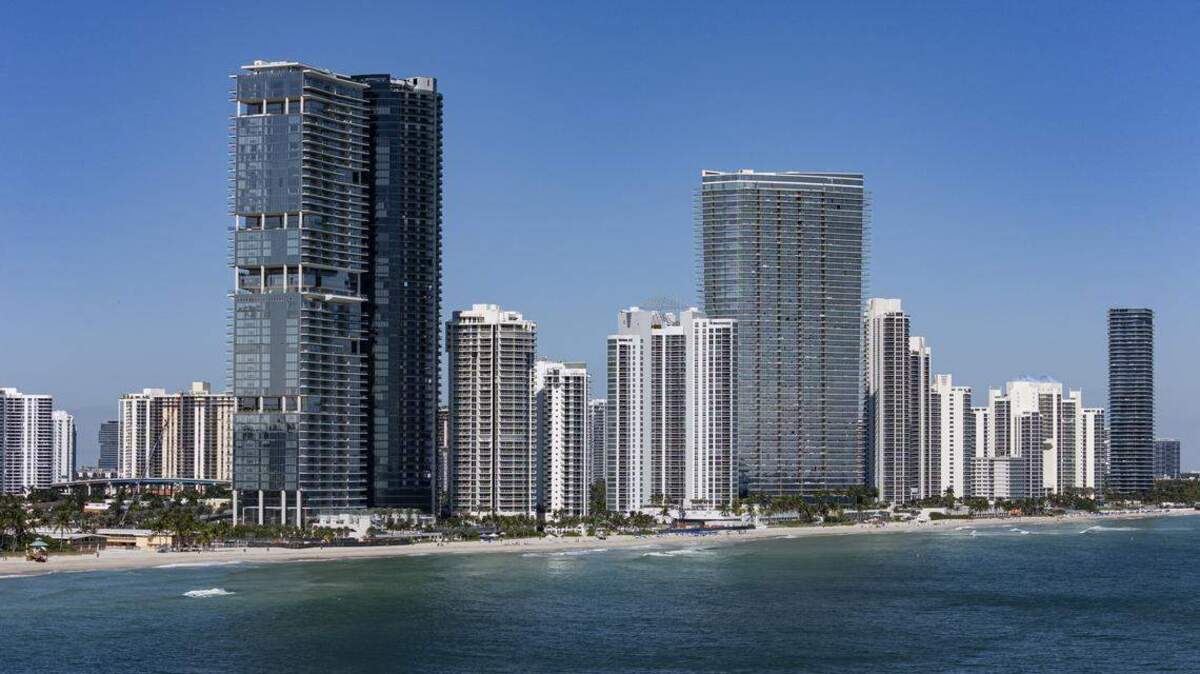Horizonte de Sunny Isles Beach en octubre de 2025.