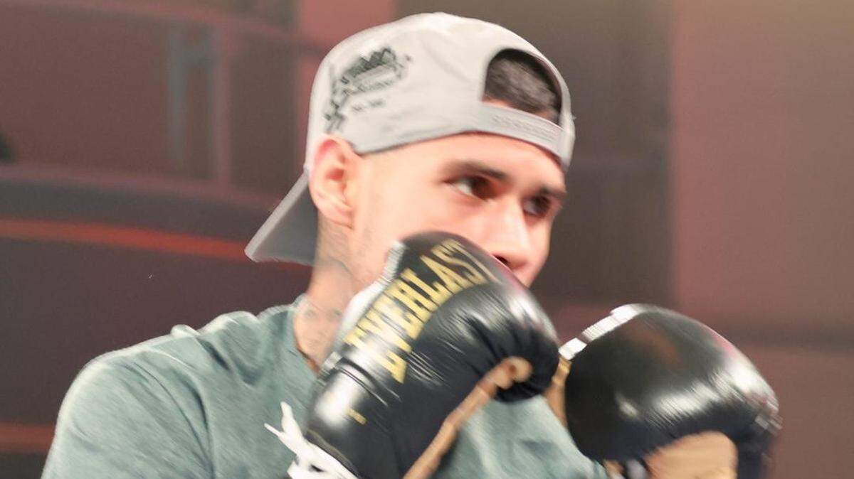 El próximo 2 de mayo en Times Square, Nueva York, Arnold Barboza finalmente tendrá su gran noche cuando enfrente a Teófimo López por los títulos de la Organización Mundial de Boxeo (WBO) y de la revista The Ring.
