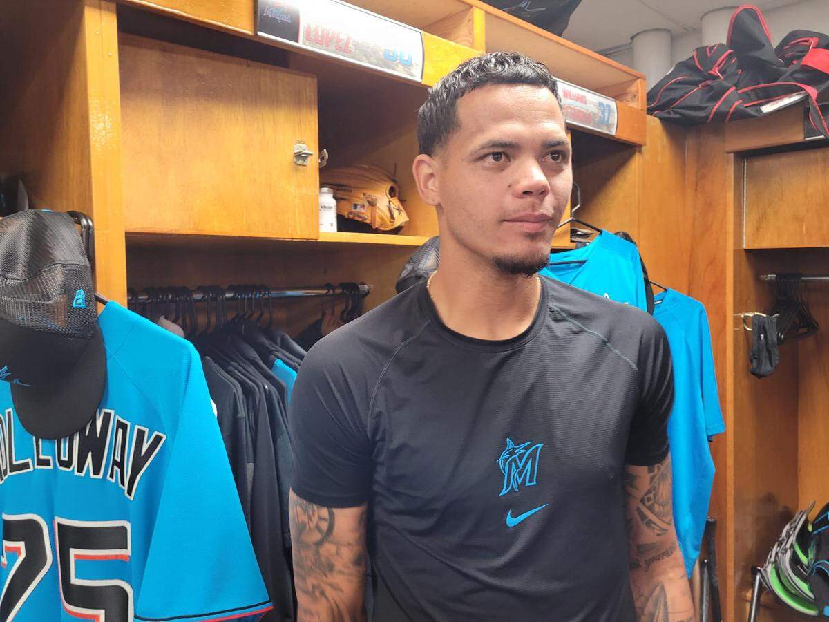 Yoan López llega a los peces horas antes de su compatriota Jorge Soler, también procedente de los Bravos, con la idea de darles a la enorme comunidad de cubanos en el sur de la Florida un motivo para asistir a La Pequena Habana en la próxima temporada.