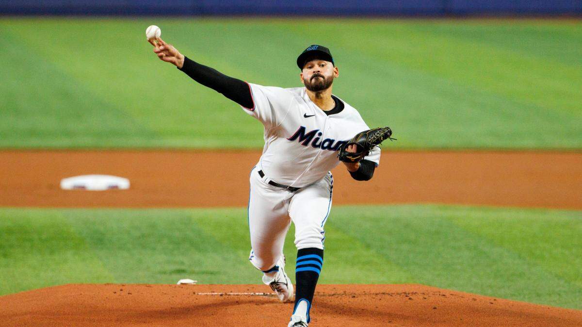 El abridor de los Marlins Pablo López lidera la Liga Nacional en efectividad con promedio de 1.57.