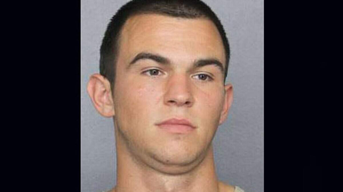 Dustin Allen Hughes, de 26 años.