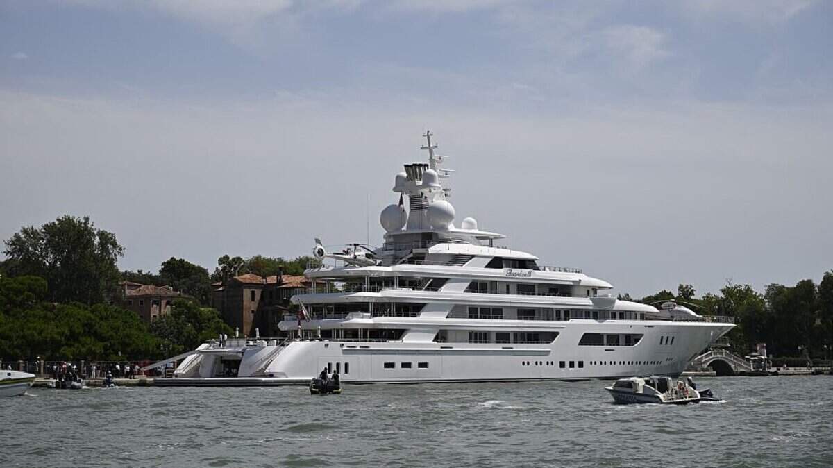 El superyate “Boardwalk” del embajador estadounidense Tilman Joseph Fertitta estará atracado en Venecia el 17 de julio de 2026. El yate permanecerá amarrado en Riva dei Sette Martiri durante unos días con motivo de la Fiesta del Redentor, que tendrá lugar la tarde del 18 de julio de 2026.