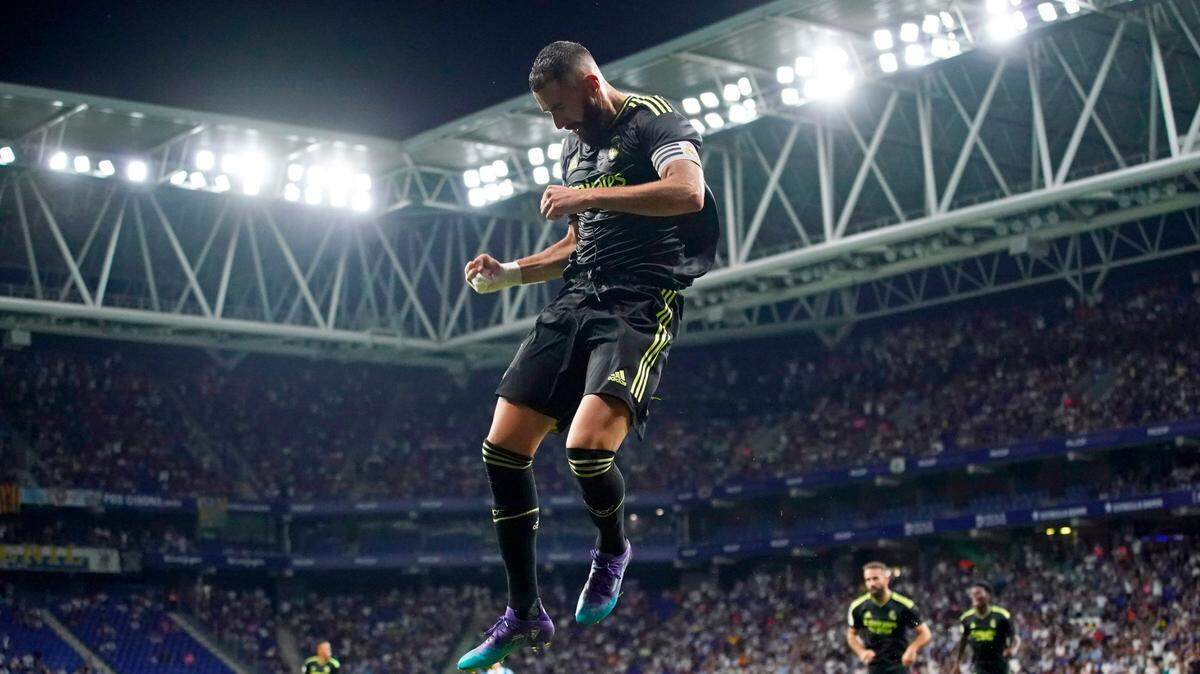 El delantero del Real Madrid Karim Benzema celebra un gol ante el Espanyol en el partido de la liga española, celebrado el 28 de agosto de 2022.
