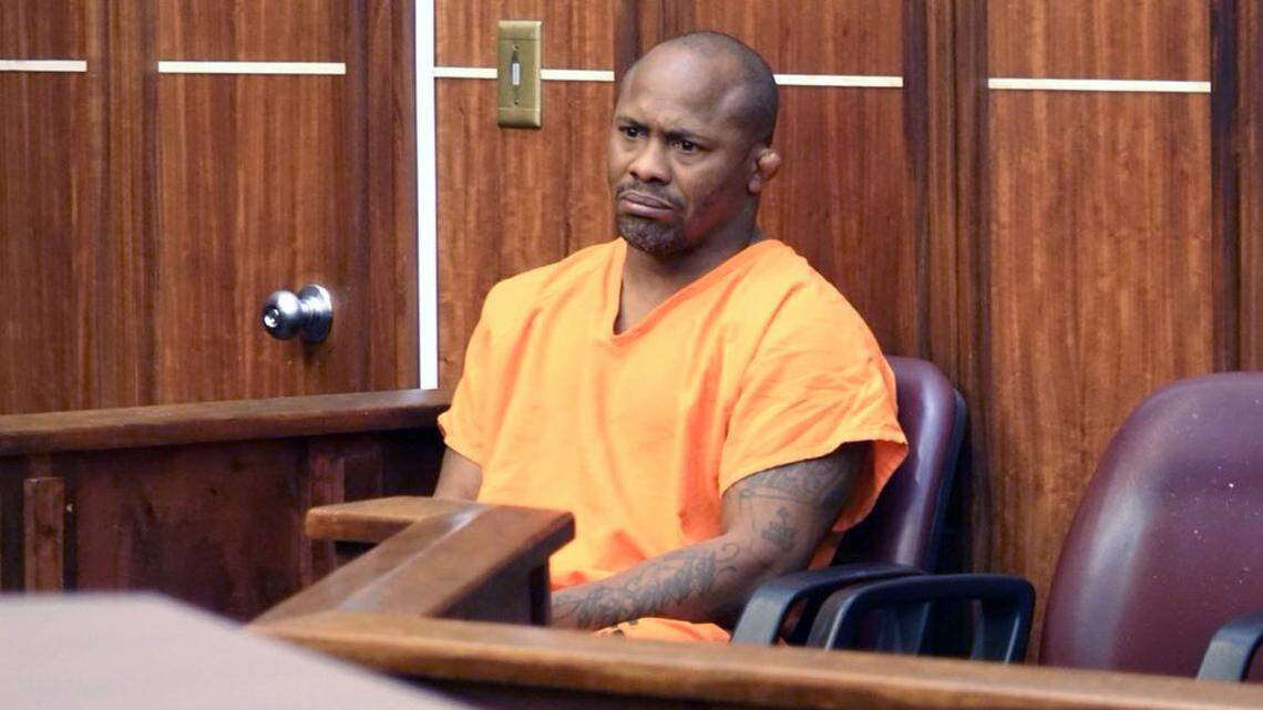 Alexis Vila comparece  en una audiencia ante el juez Martin Zilber, el lunes 30 de abril de 2018 en Miami.