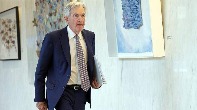Trump amenaza con despedir a Powell si permanece en la Fed al final de su mandato en mayo
