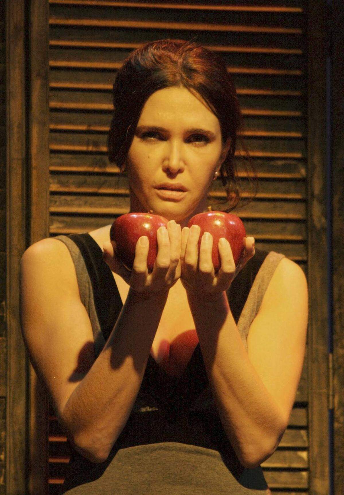 Alexa Kuve en “Chamaco” (2009), texto de Abel González Melo y dirección de Alberto Sarraín. 