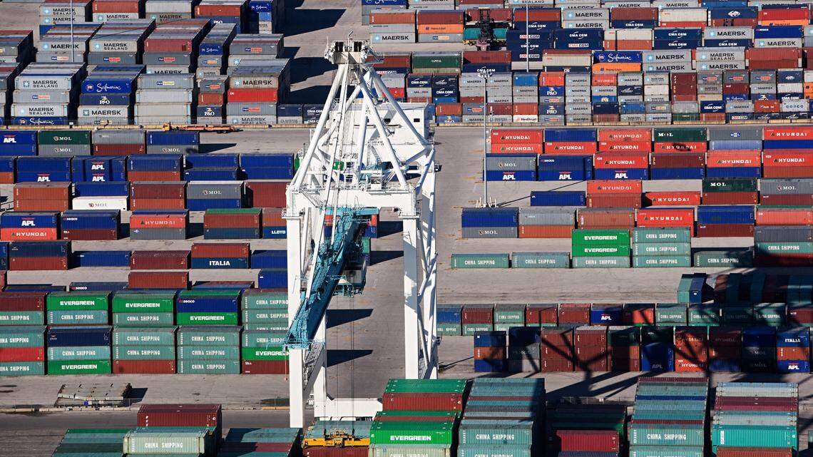 Terminal de contenedores en el puerto de Miami.