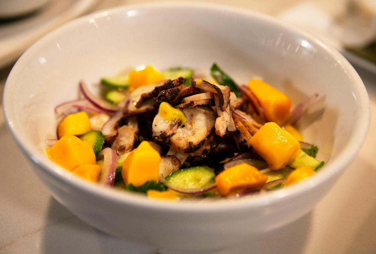Aguachile de pulpo, una receta del chef Guillermo Pernot, con influencias mexicana, peruana y cubana.