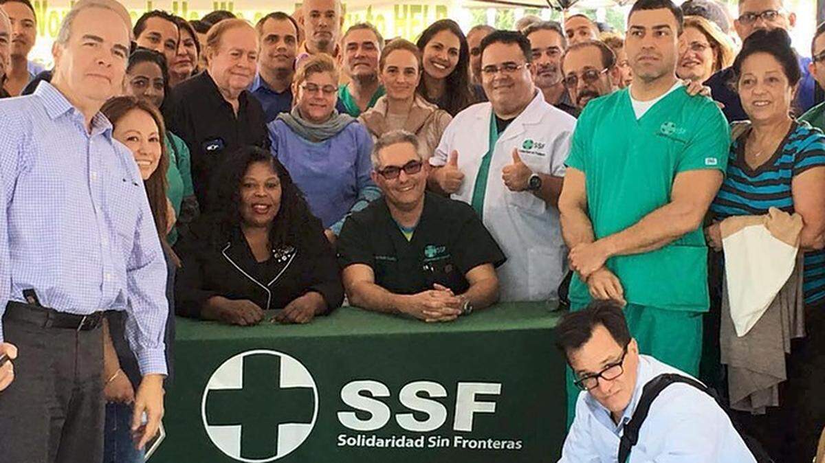 Julio César Alfonso (sentado, a la derecha), presidente de SSF, planteó la posibilidad de organizar un movimiento de voluntarios con todos los asociados dispuestos a ofrecer sus conocimientos y entrenamiento “en momentos de tanta necesidad”.