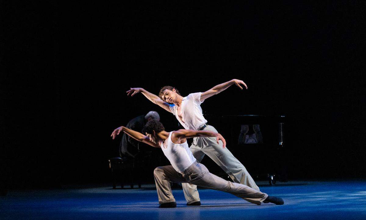 La música arreglada para danza e interpretada al piano por Francisco Rennó en “Sentimiento”, coreografía de Durante Verzola (MCB/Arsht Center). En la foto, Alexander Kaden y Jordan Martínez en “San Francisco El Grande” una de las secciones del ballet.
