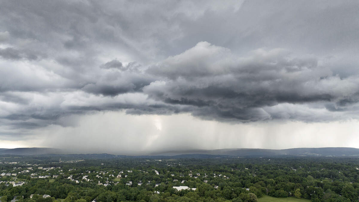 Lluvia avanzando hacia el oeste del condado de Loudoun, Virginia.