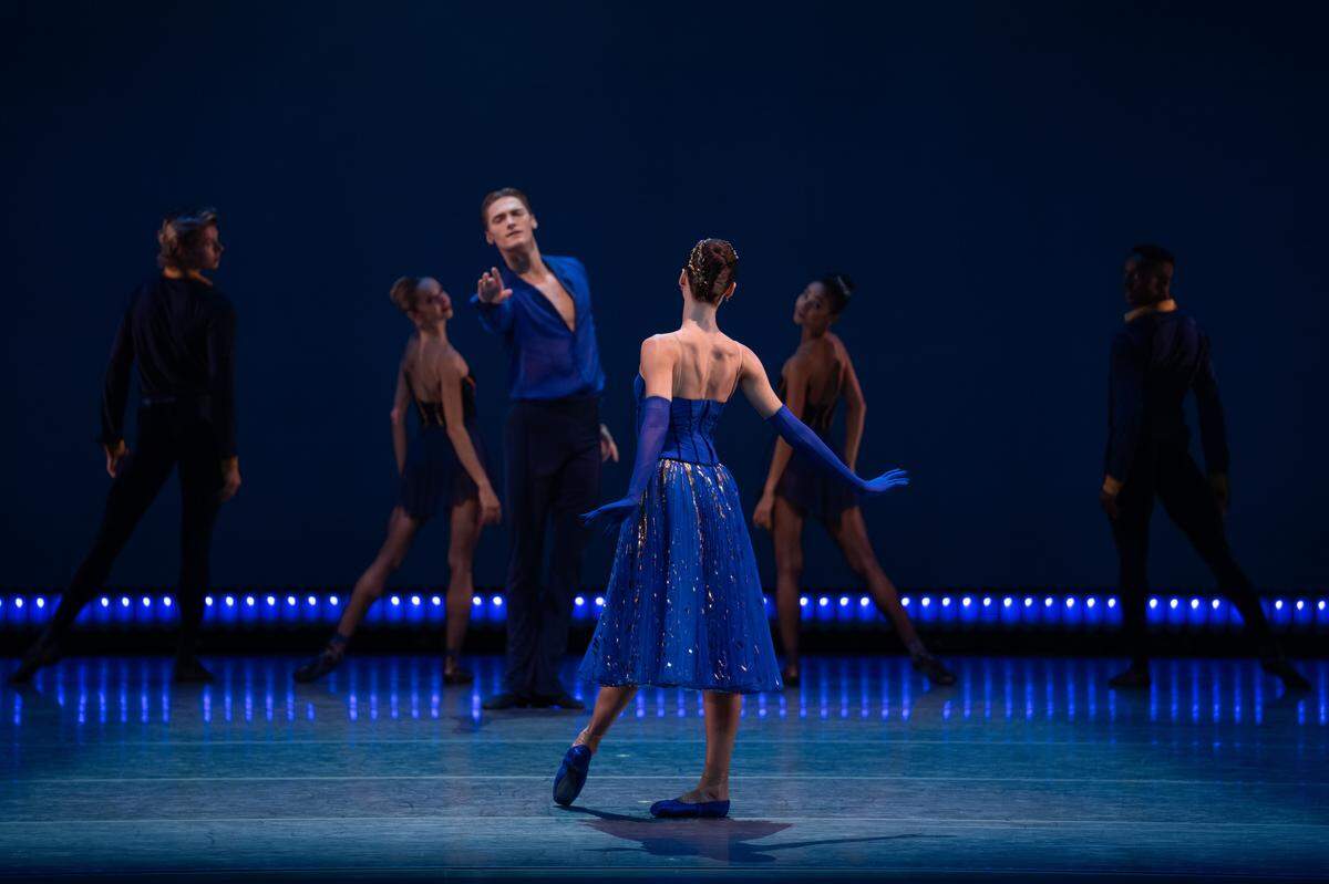Cameron Catazaro y Hannah Fischer en “Grand Glittering Gershwin”, coreografía de Durante Verzola.