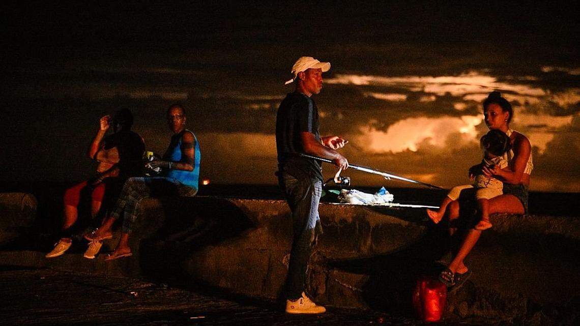 Cuba, tras más de 16 horas en apagón total, da primeros pasos para recuperar la luz