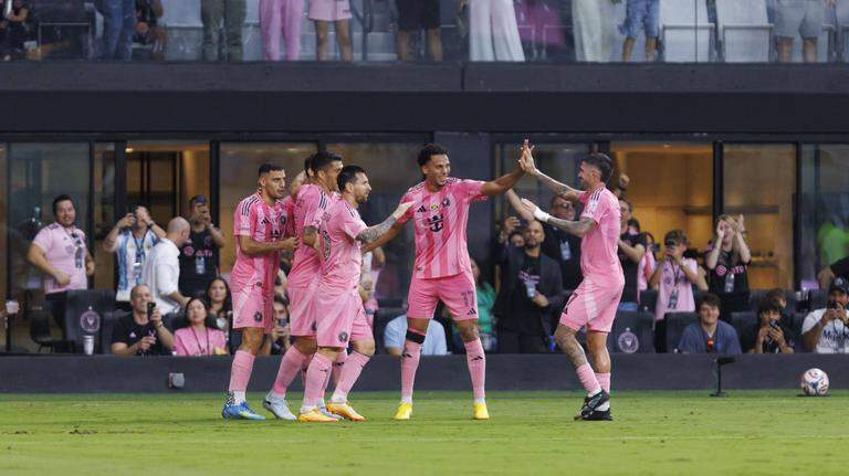 Noche de locura en el NU Stadium. Messi sale lesionado y el Inter Miami remonta un gran partido con 10 goles