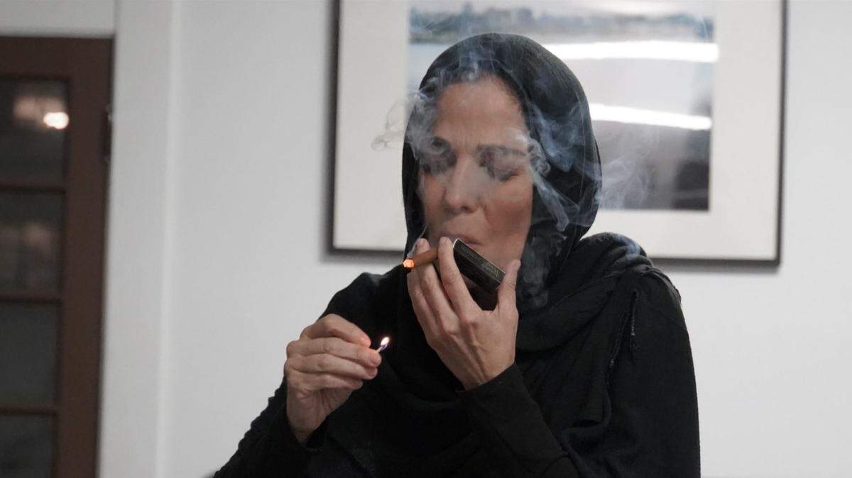 Ana Bugarim, en el personaje de Helena Blavatsky, como cuarto elemento de “Salvaje y Sagrado”, es la organizadora del Festival Dionisio de Teatro Brasileño, que se celebrará en el Miami Hispanic Cultural Arts Center. 