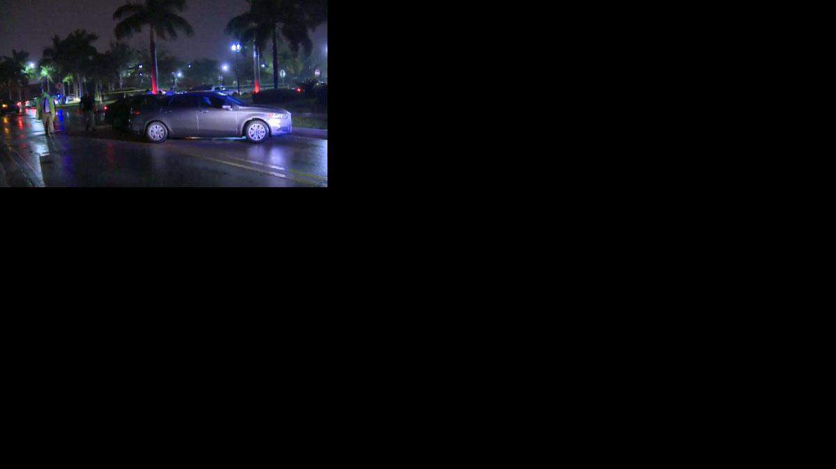 Tres personas fueron heridas de bala, dos fatalmente, en un complejo de apartamentos en Homestead la noche del jueves. Cortesía CBS4