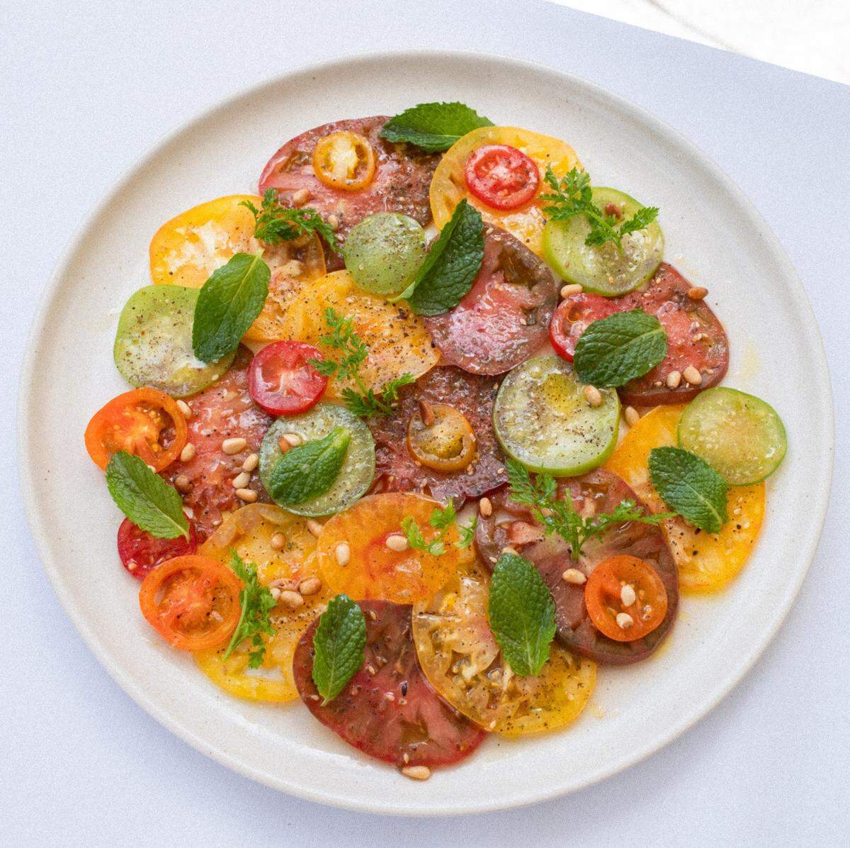 Carpaccio de tomate en Cleo, un restaurante mediterráneo en Miami Beach.