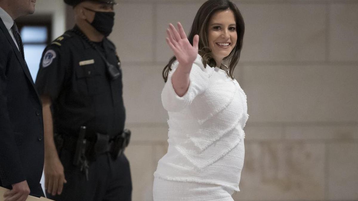La representante Elise Stefanik, RN.Y., llega mientras los miembros de la Cámara de Representantes celebran una elección para un nuevo presidente de la Conferencia Republicana de la Cámara para reemplazar a la representante Liz Cheney.
