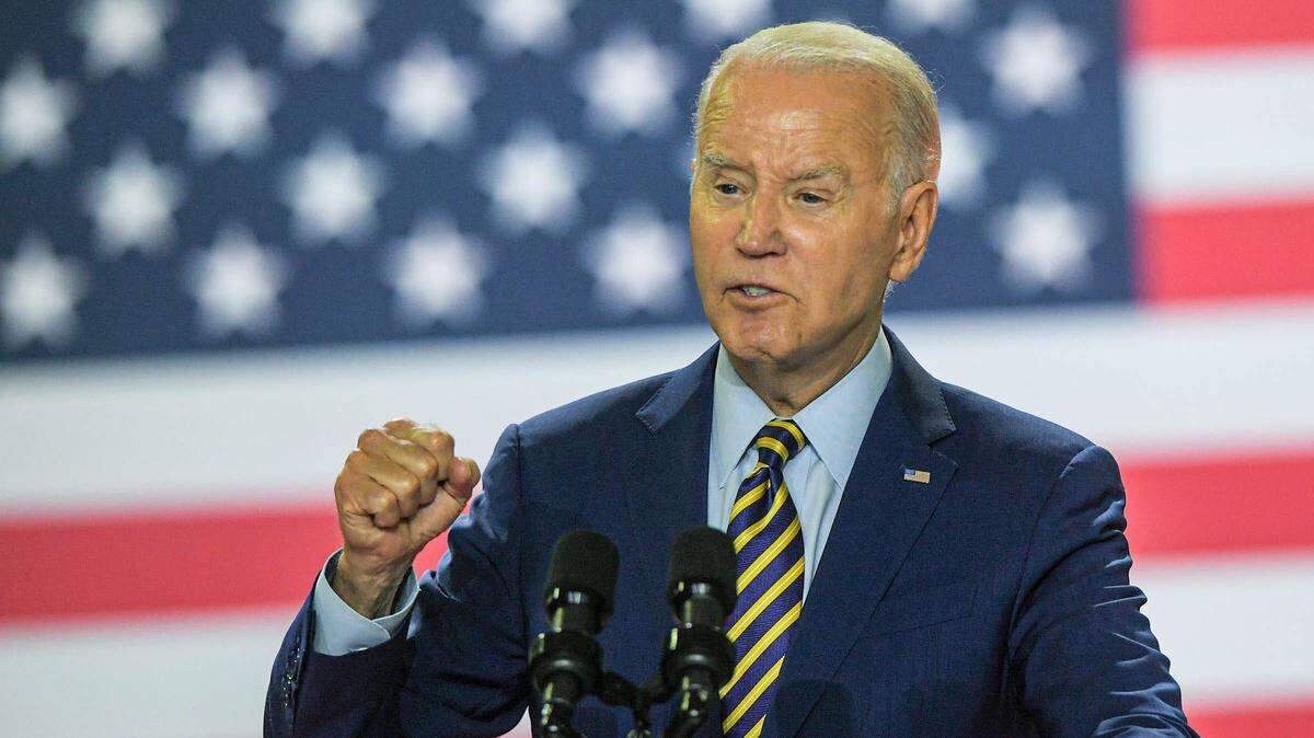 El presidente Joe Biden va a conversar con los líderes del Congreso para impulsar su paquete de ayuda a Israel y Ucrania, al mismo tiempo que analizan posibles medidas para la crisis migratoria. En la foto de archivo, Biden da un discurso en West Columbia, Carolina del Sur, el 6 de julio de 2023.