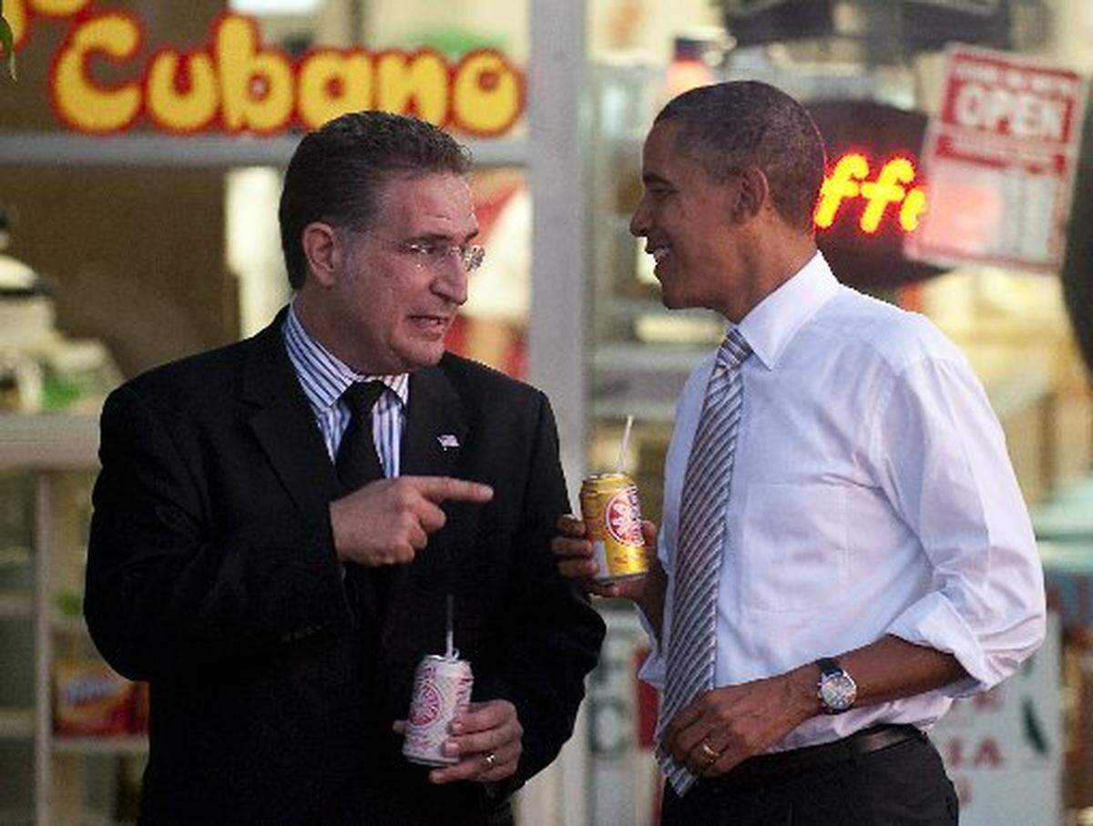 President Barack Obama (l) met with former politico Joe García at El Mago de las Fritas while he was in Miami for a fundraiser in 2010.