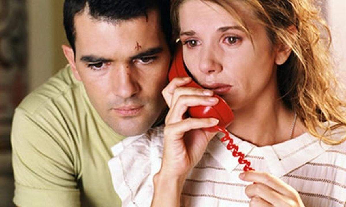 ‘¡Átame!’ (1989) dirigida por Pedro Almodóvar con las actuaciones de Antonio Banderas y Victoria Abril en Coral Gables Art Cinema.